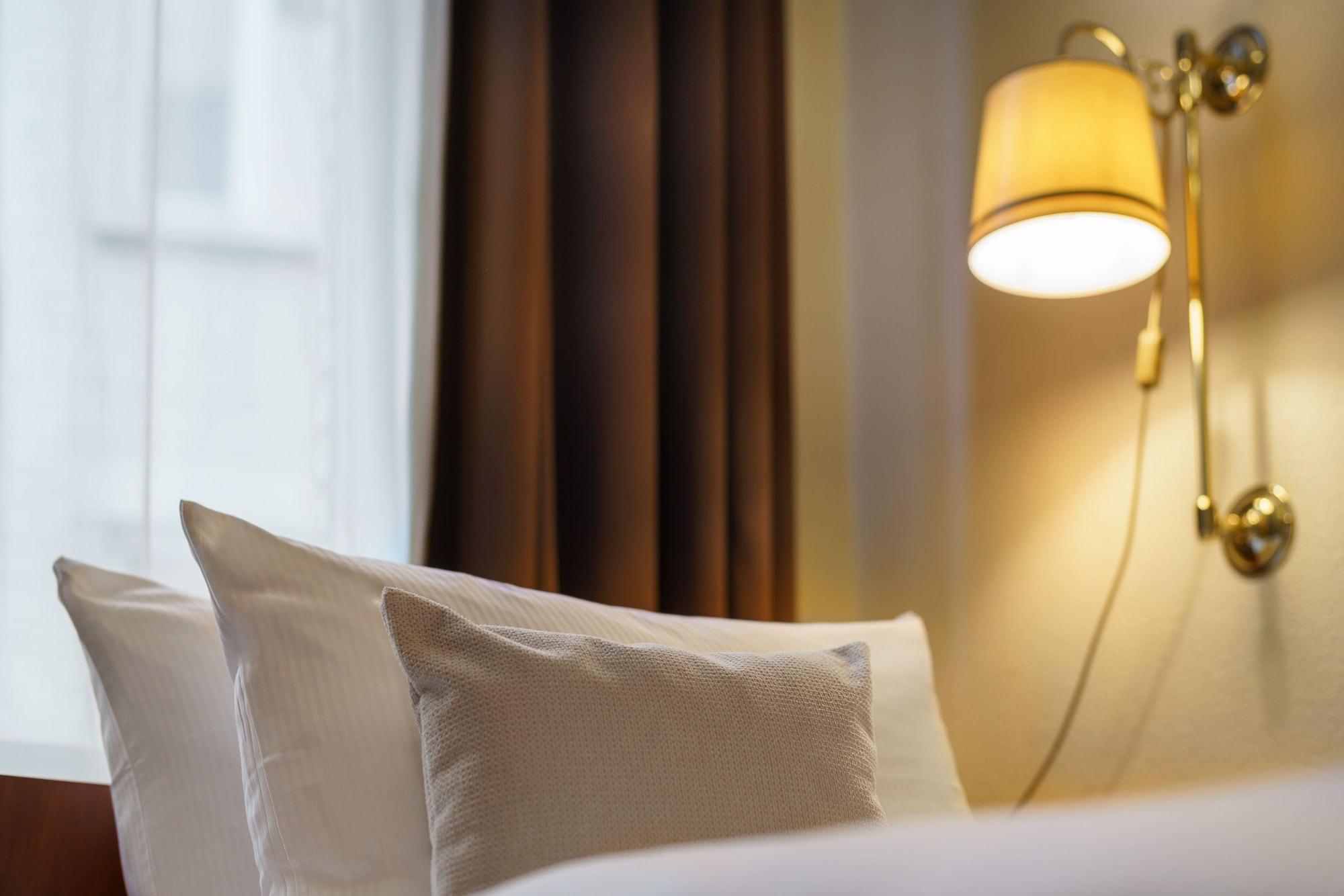 Hotel Novum Kronprinz Hauptbahnhof 3*