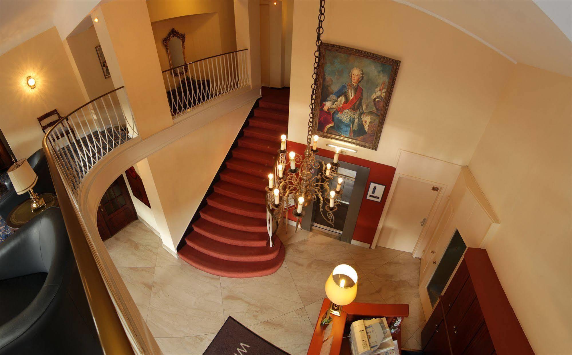 Hotel Novum Kronprinz Hauptbahnhof 3*
